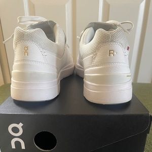 The Roger Centre Court in White/Gum Size 7.5 (worn twice only)